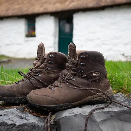 Peacockes 3* Maam Cross