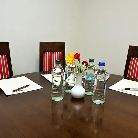 Peacockes فندق 3*