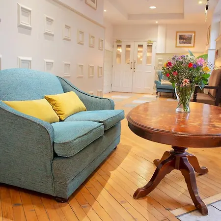 Peacockes 3* Maam Cross