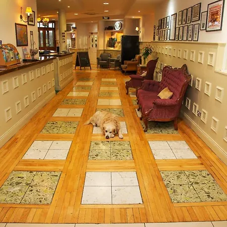 Peacockes 3* Maam Cross