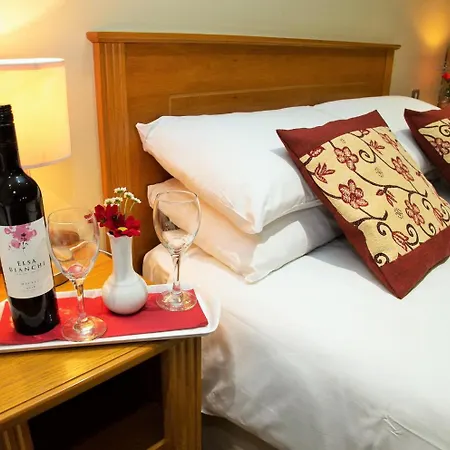 Peacockes 3* Maam Cross