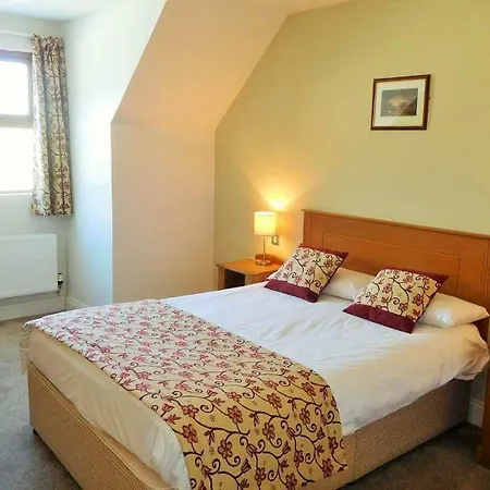 Peacockes 3* Maam Cross