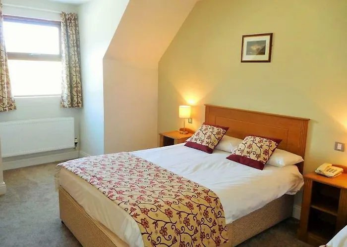 Peacockes 3* Maam Cross